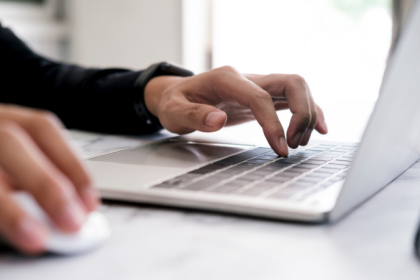 Saftec Digital te guía en el proceso de eliminar enlaces que mencionan tu nombre, protegiendo tu privacidad online.