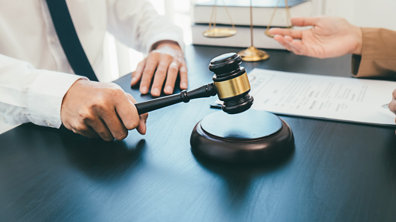 Dr. Jonatas Lucena explica que contar con consultoría jurídica es esencial para gestionar perfiles en redes sociales sin riesgos legales.