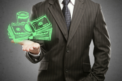 Luciano Guimaraes Tebar explica qué alternativas son más ventajosas para gastar en el exterior.Luciano Guimaraes Tebar explica qué alternativas son más ventajosas para gastar en el exterior.