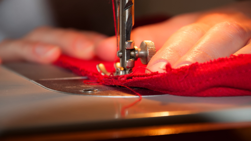 Detalles invisibles y acabado interno en la costura con Cristiane Ruon dos Santos.