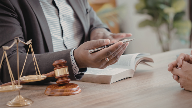 La estabilidad en las relaciones jurídicas privadas depende de decisiones responsables y bien fundamentadas, según Hebron Costa Cruz de Oliveira.