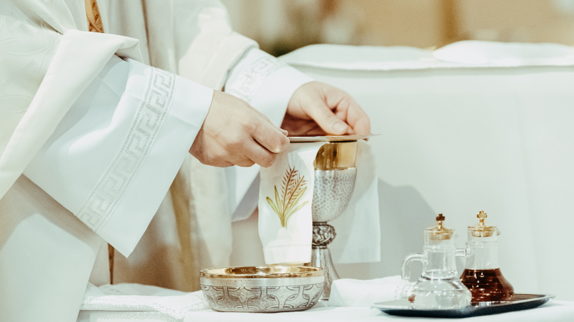 La liturgia forma la fe cuando permanece fiel a la tradición y al sentido sagrado, según Jose Eduardo De Oliveira e Silva.