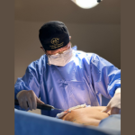 La inteligencia artificial en la cirugía plástica presenta avances reales, pero también límites técnicos y éticos, señala Milton Seigi Hayashi.